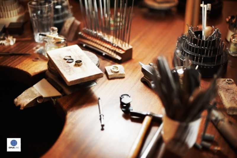 une table avec des outils - Comparaison des meilleurs établis du marché lequel choisir