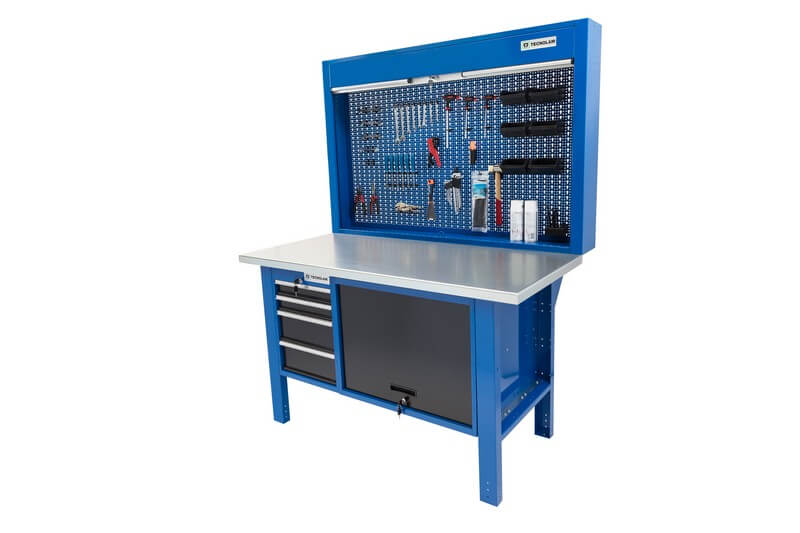 un établi de travail avec un tirir avec 4 tirirs et une étagère avec porte coulissante et un panneau de commande pour les outils.