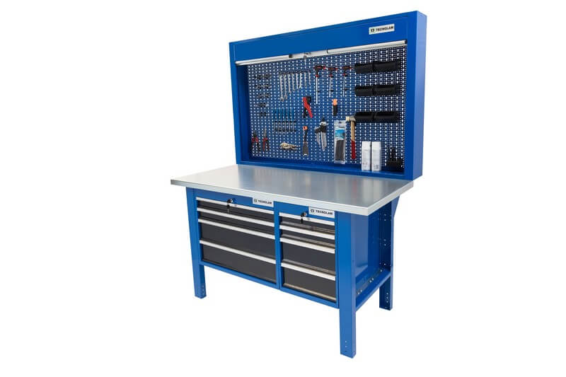 un établi de travail avec deux grands tiroirs et un panneau de contrôle pour les outils avec kit de crochet inclus